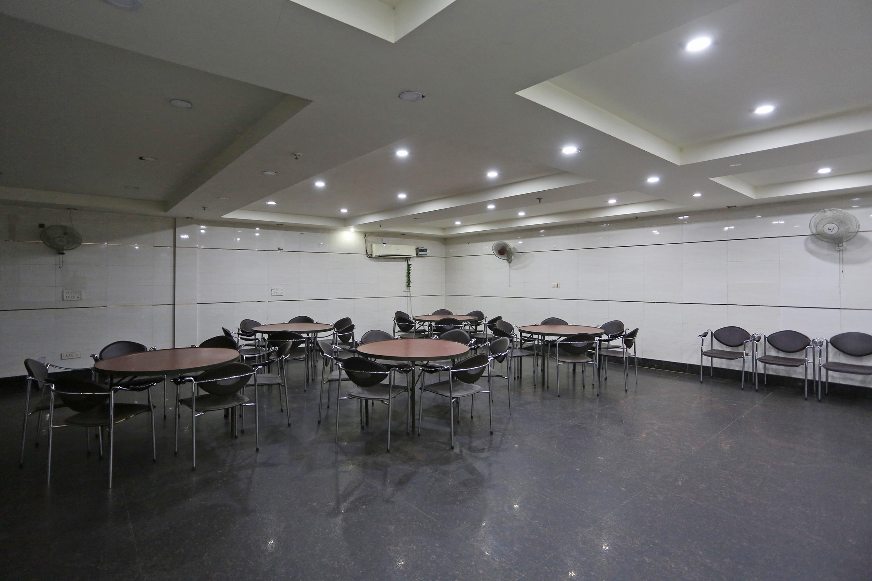 Oyo 337 Hotel Anand Delhi Zewnętrze zdjęcie